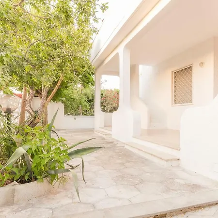 Villa Del Pero By Thepuglia Torre Lapillo